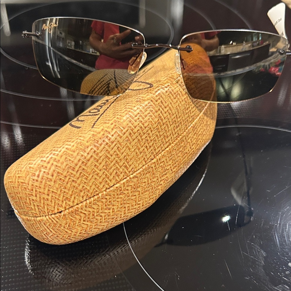 Maui Jim Black and Brown Sunglasses with Case - Picture 4 of 5